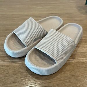 Rosyclo Cloud Slippers for Women, SIZE 7-8